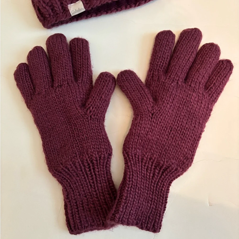 CABELA’S Cranberry Knitted Hat and Gloves Set